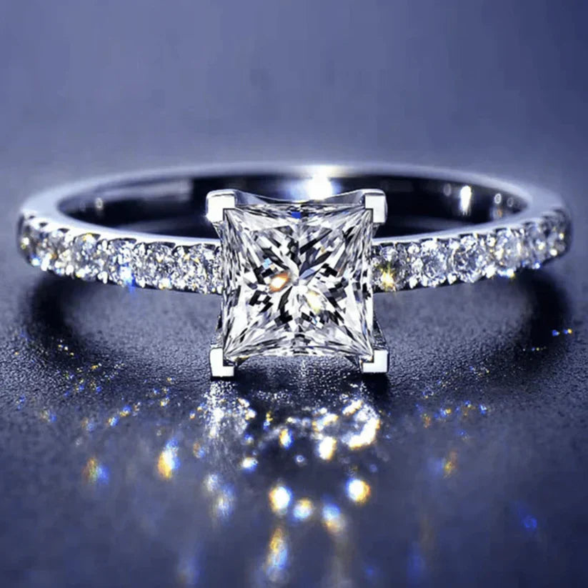 Leontina Gualtieri Ring | White Gold