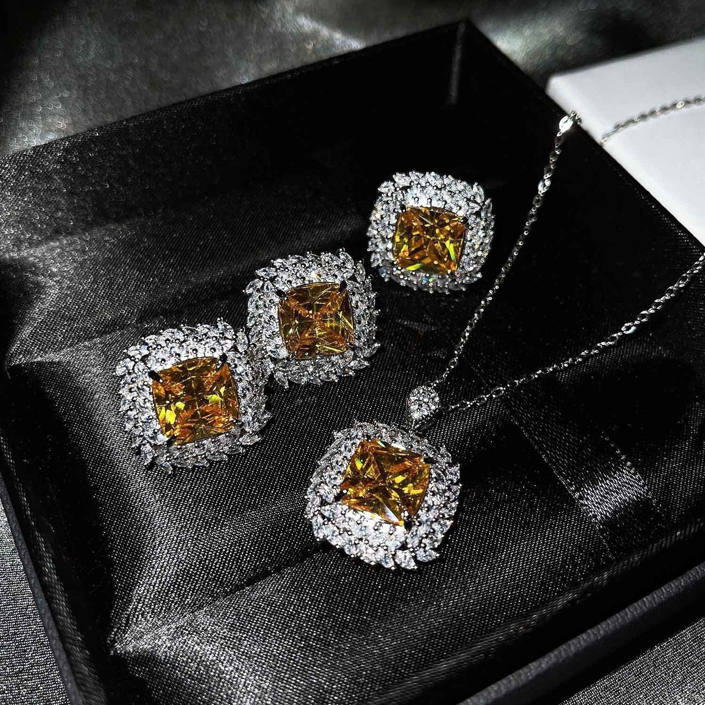 Caelith Verdane Pink Set | White Gold